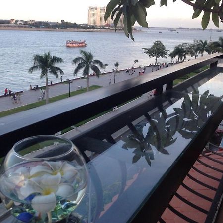 New Season Riverside Hotel Phnom Penh Bagian luar foto