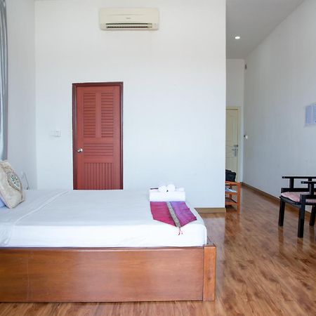 New Season Riverside Hotel Phnom Penh Bagian luar foto