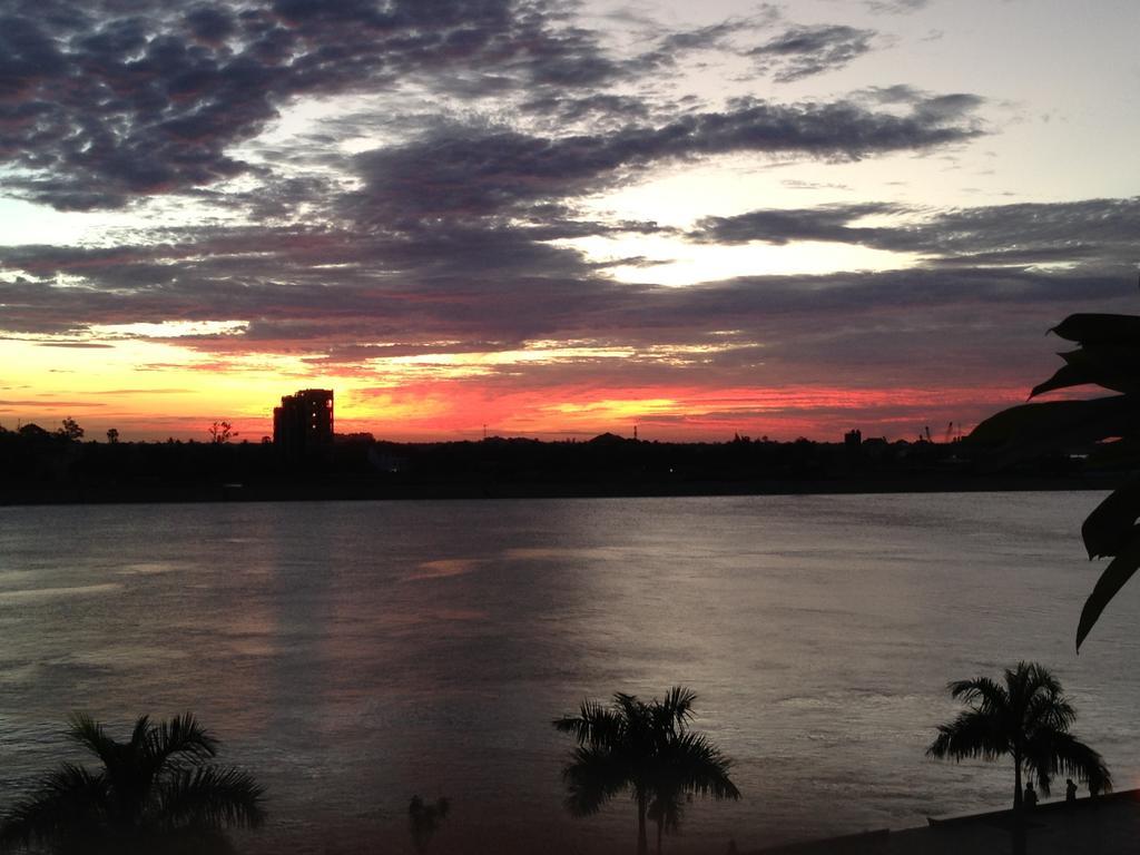 New Season Riverside Hotel Phnom Penh Bagian luar foto