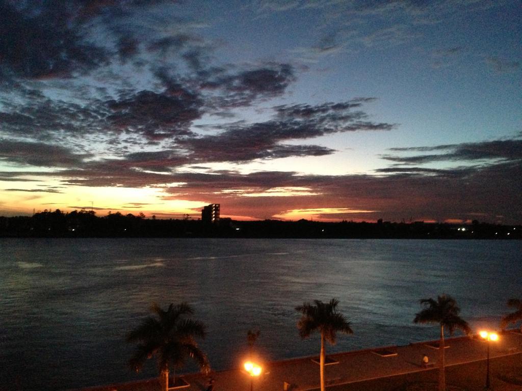 New Season Riverside Hotel Phnom Penh Bagian luar foto