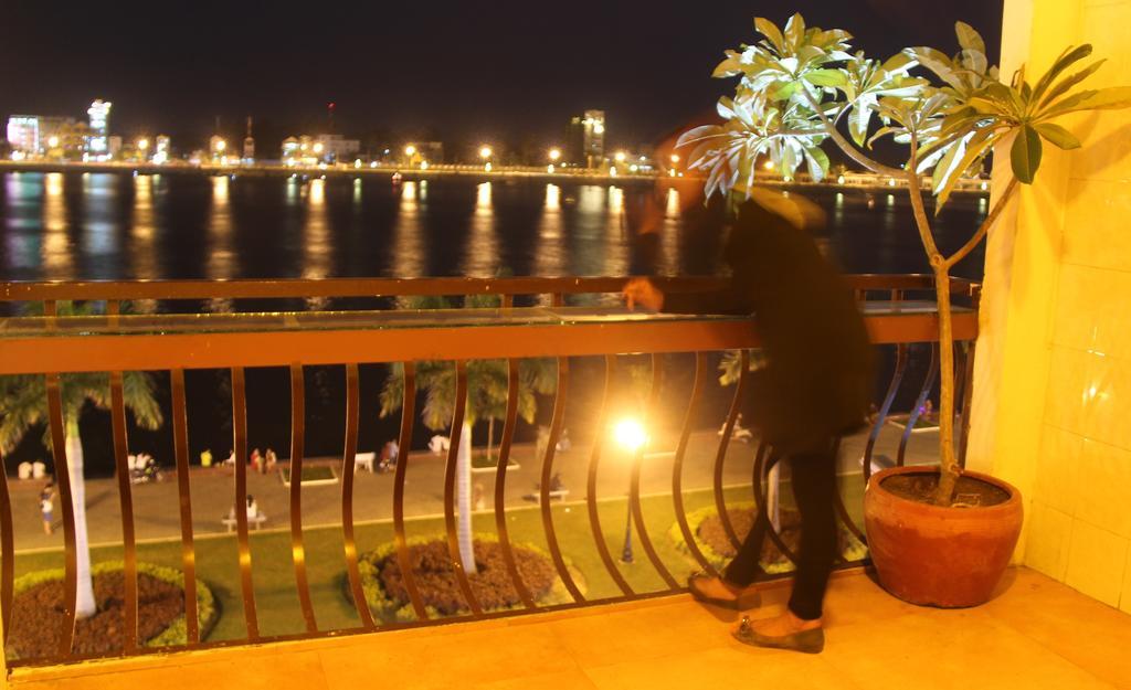 New Season Riverside Hotel Phnom Penh Bagian luar foto