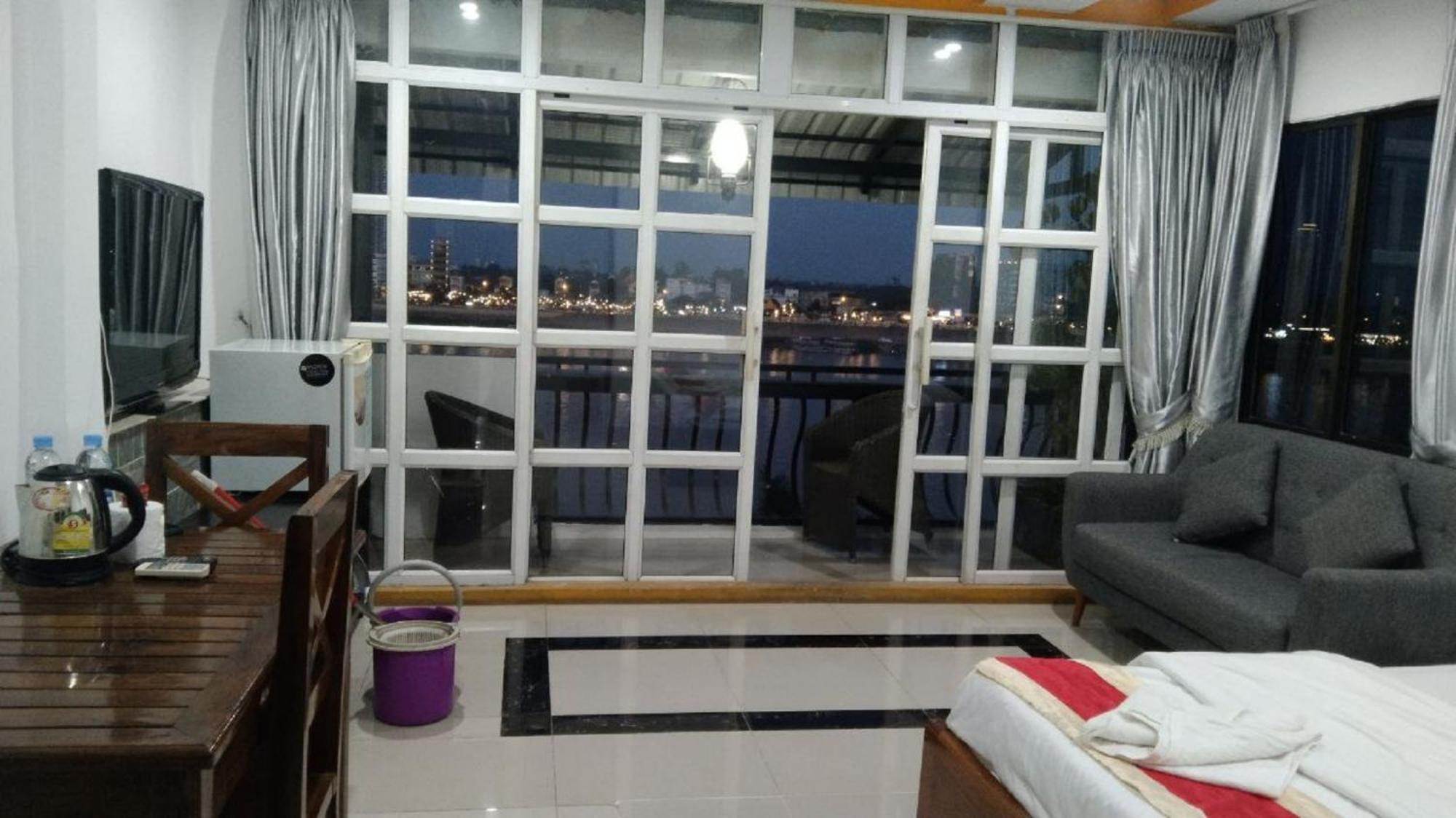 New Season Riverside Hotel Phnom Penh Bagian luar foto