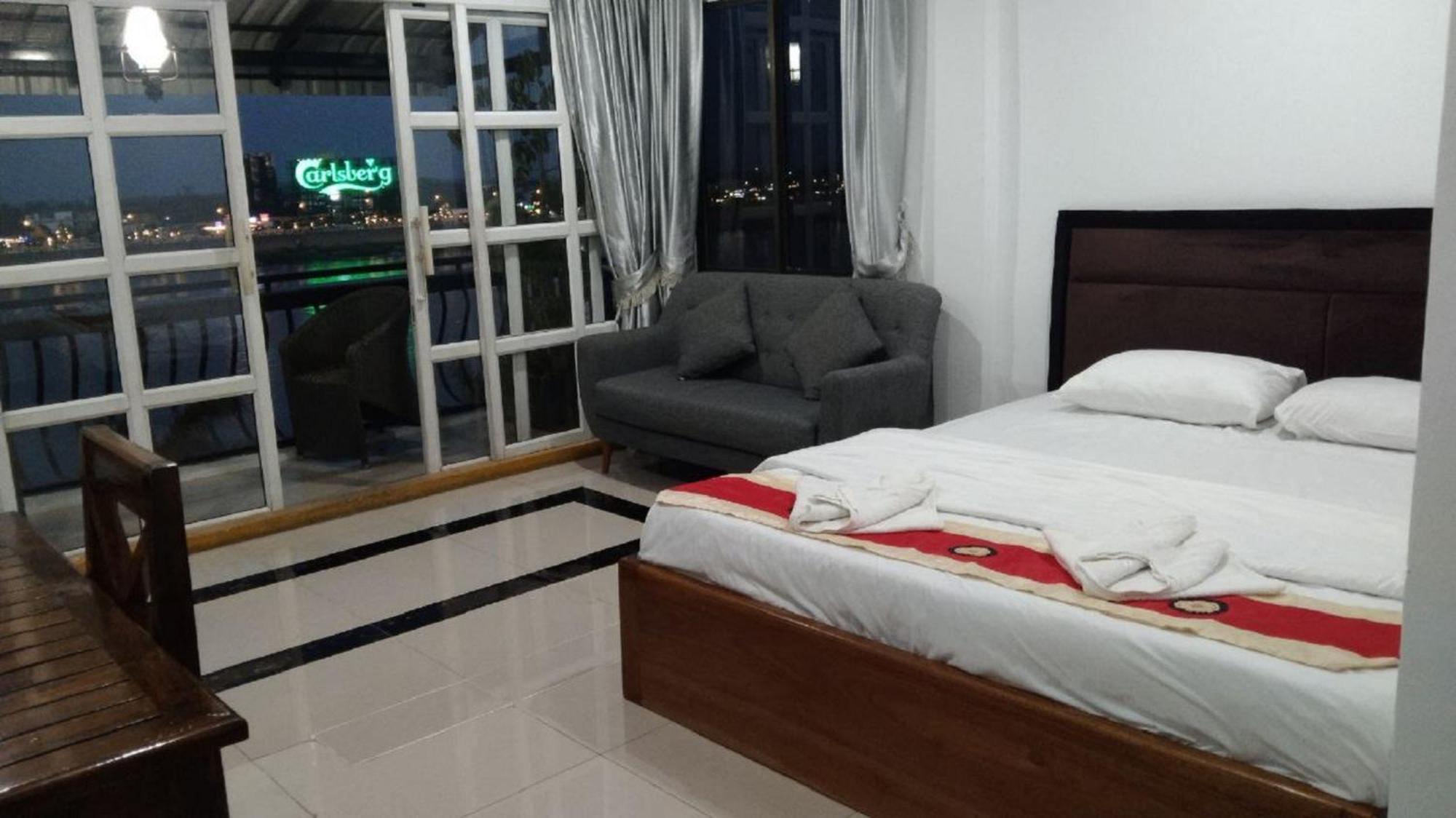 New Season Riverside Hotel Phnom Penh Bagian luar foto