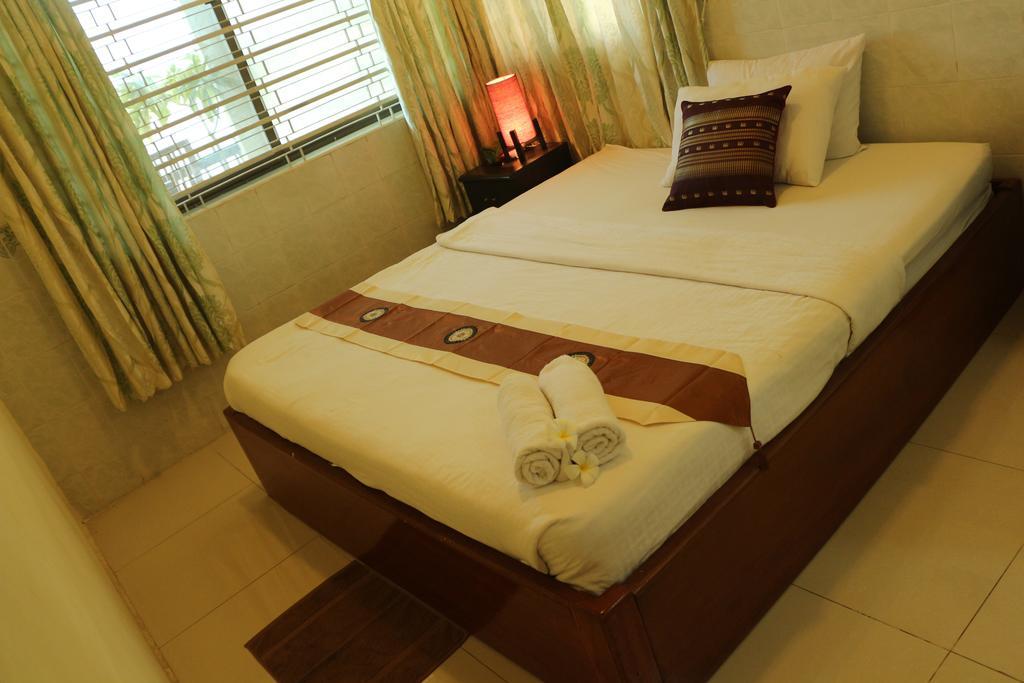 New Season Riverside Hotel Phnom Penh Ruang foto