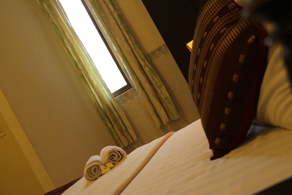 New Season Riverside Hotel Phnom Penh Bagian luar foto
