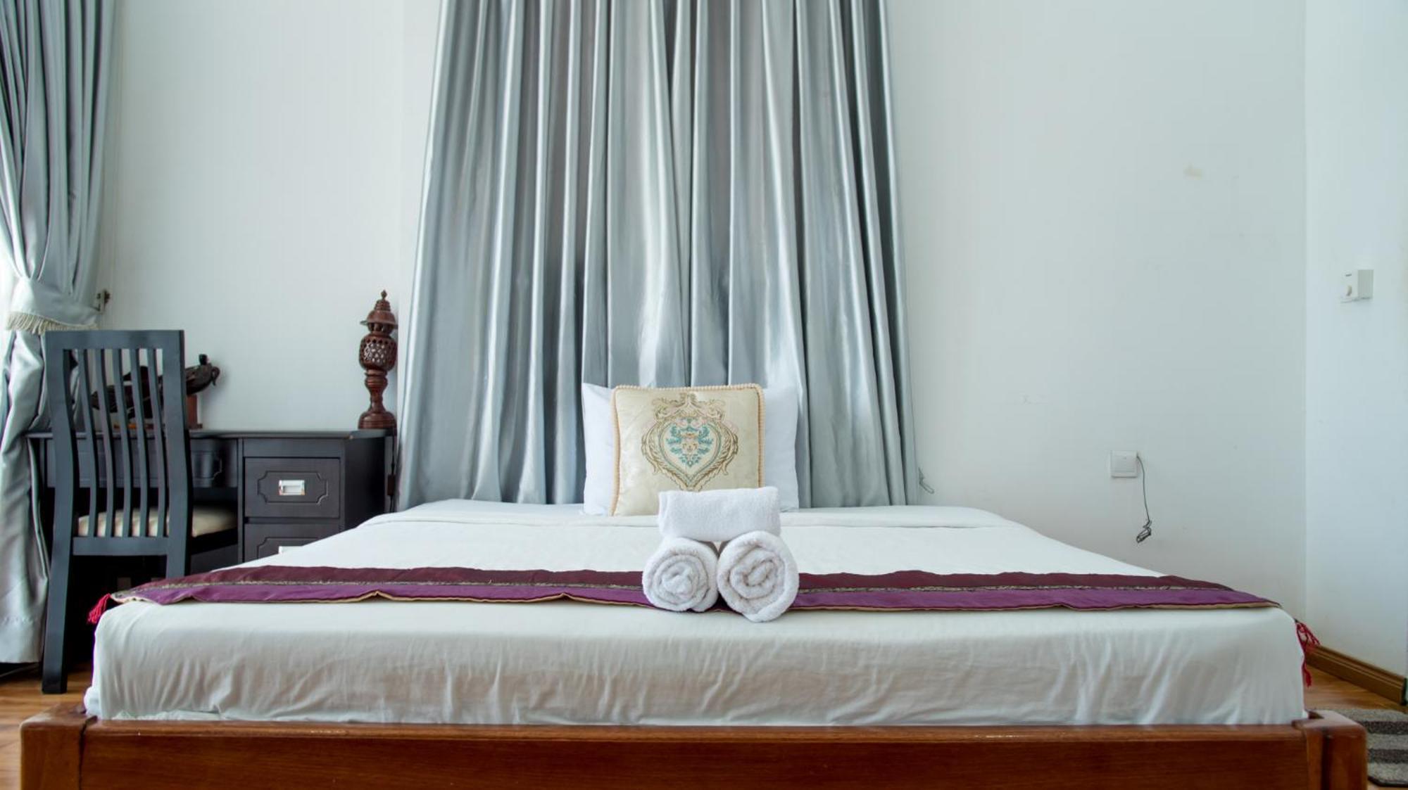 New Season Riverside Hotel Phnom Penh Bagian luar foto