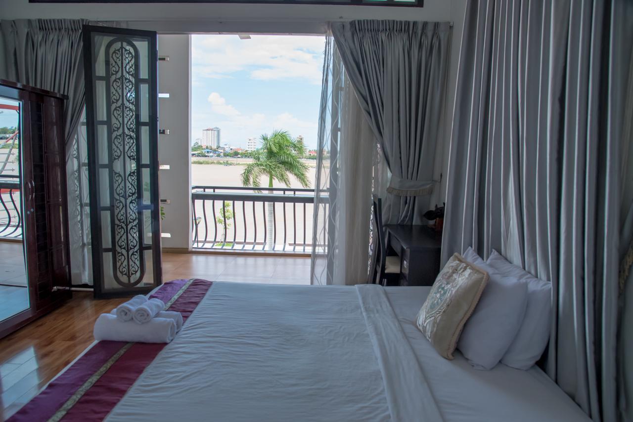 New Season Riverside Hotel Phnom Penh Bagian luar foto
