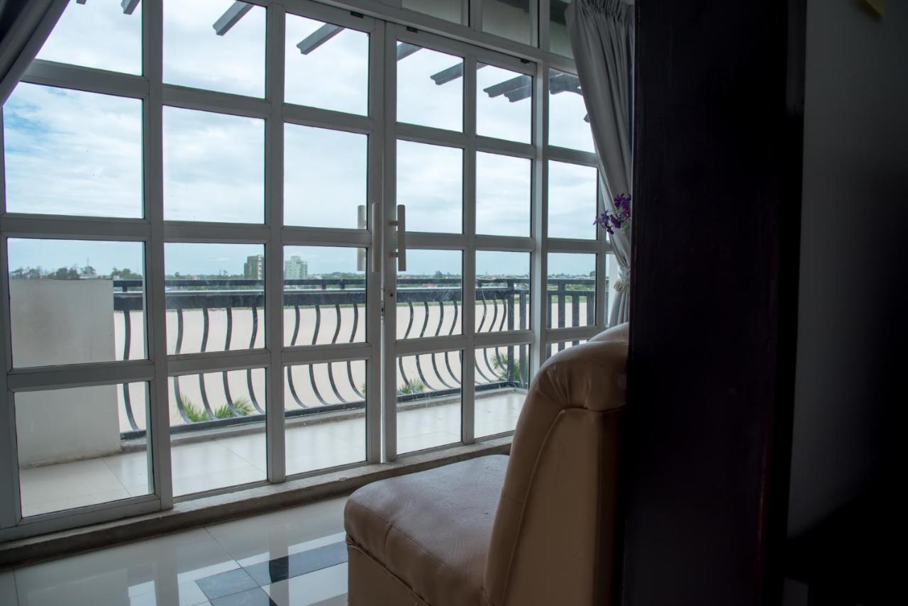 New Season Riverside Hotel Phnom Penh Bagian luar foto