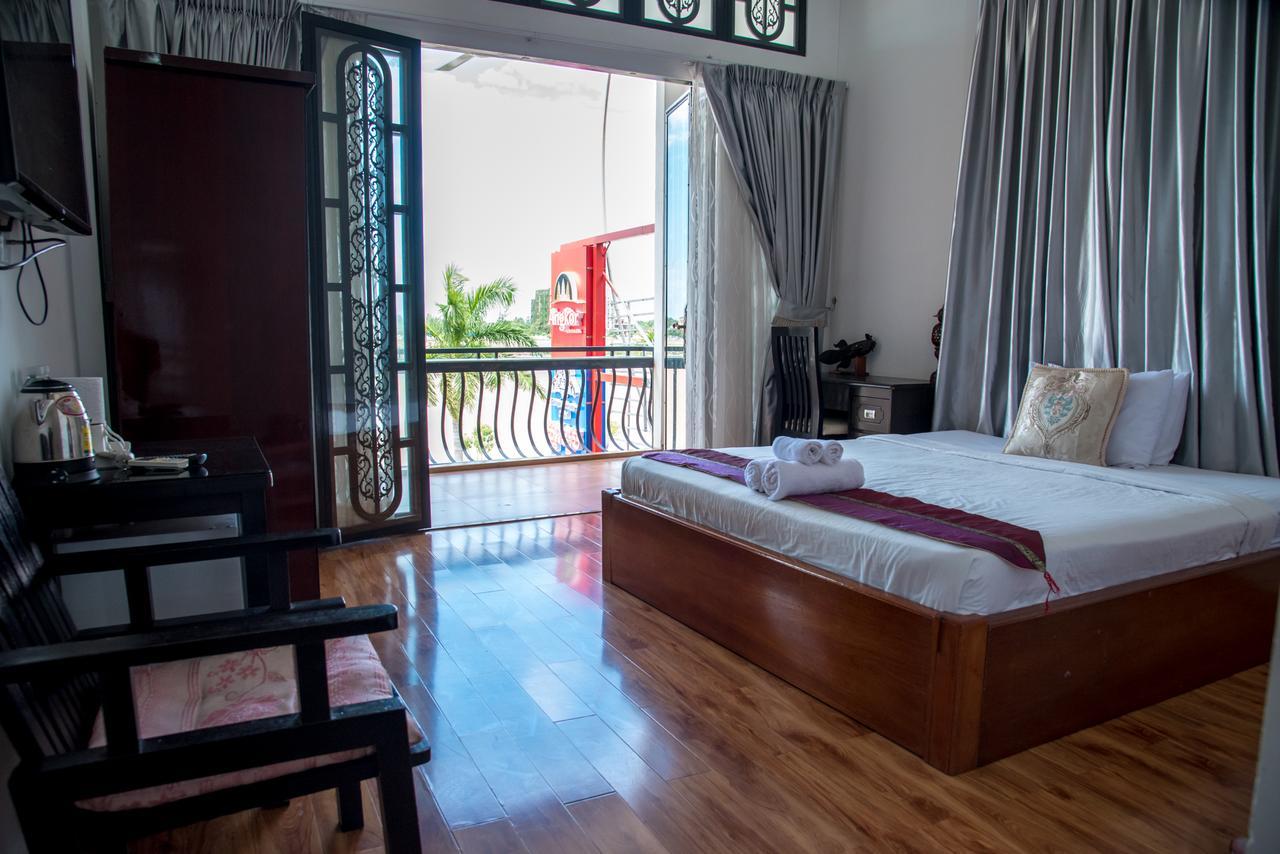 New Season Riverside Hotel Phnom Penh Bagian luar foto