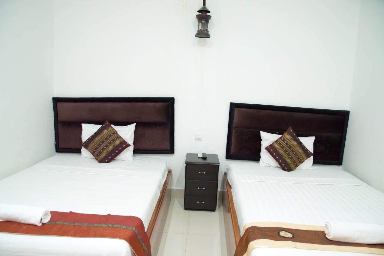 New Season Riverside Hotel Phnom Penh Bagian luar foto