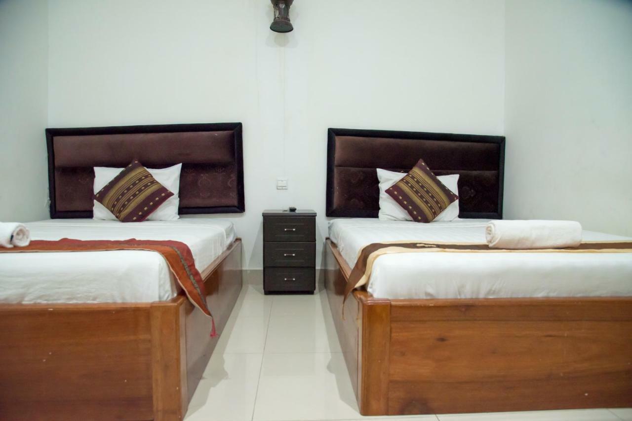 New Season Riverside Hotel Phnom Penh Bagian luar foto